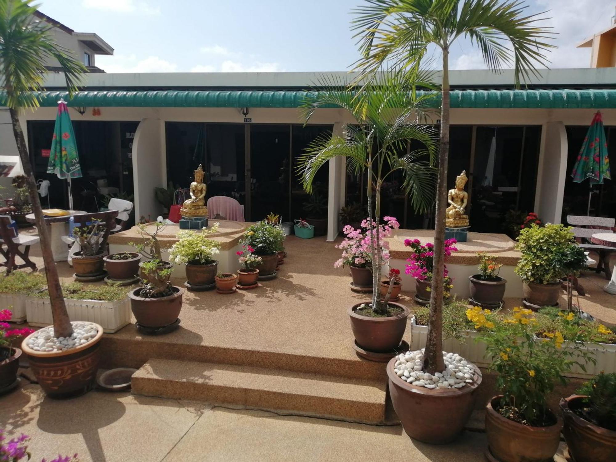 蓝天公寓式酒店 Patong 外观 照片