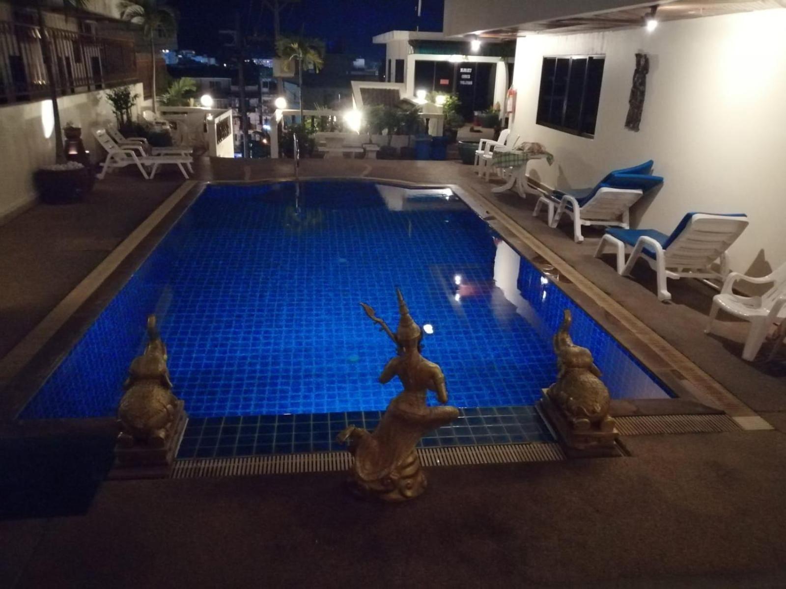 蓝天公寓式酒店 Patong 外观 照片