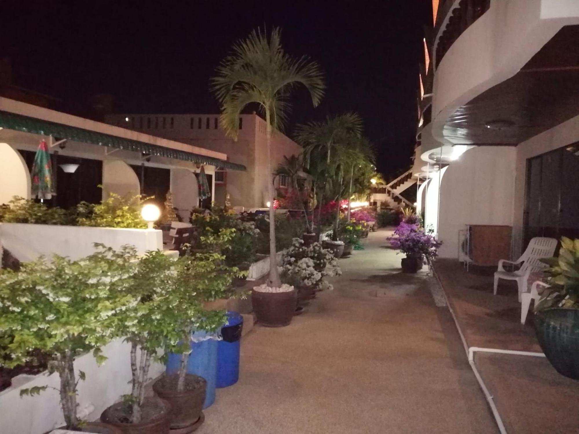 蓝天公寓式酒店 Patong 外观 照片
