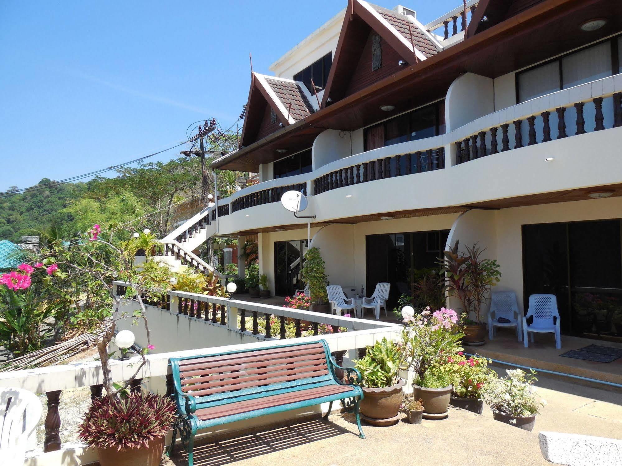 蓝天公寓式酒店 Patong 外观 照片