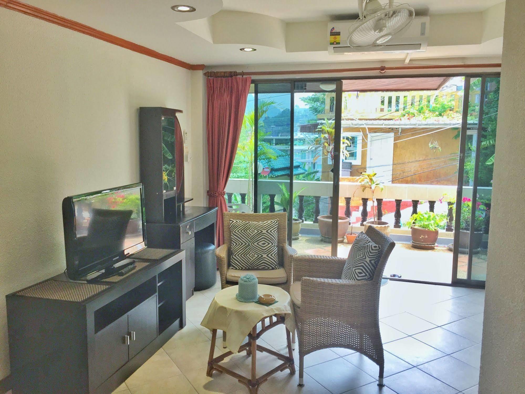 蓝天公寓式酒店 Patong 外观 照片