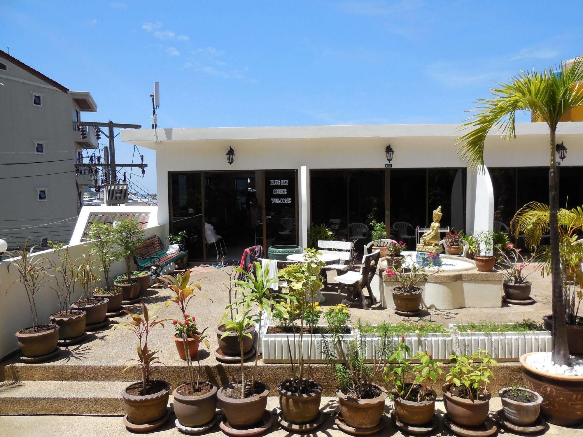 蓝天公寓式酒店 Patong 外观 照片