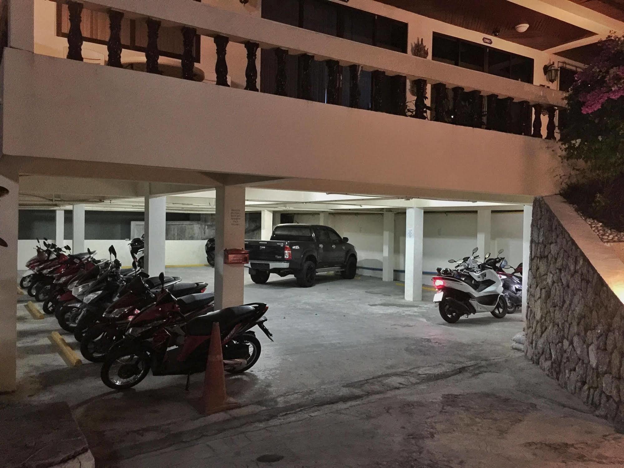 蓝天公寓式酒店 Patong 外观 照片