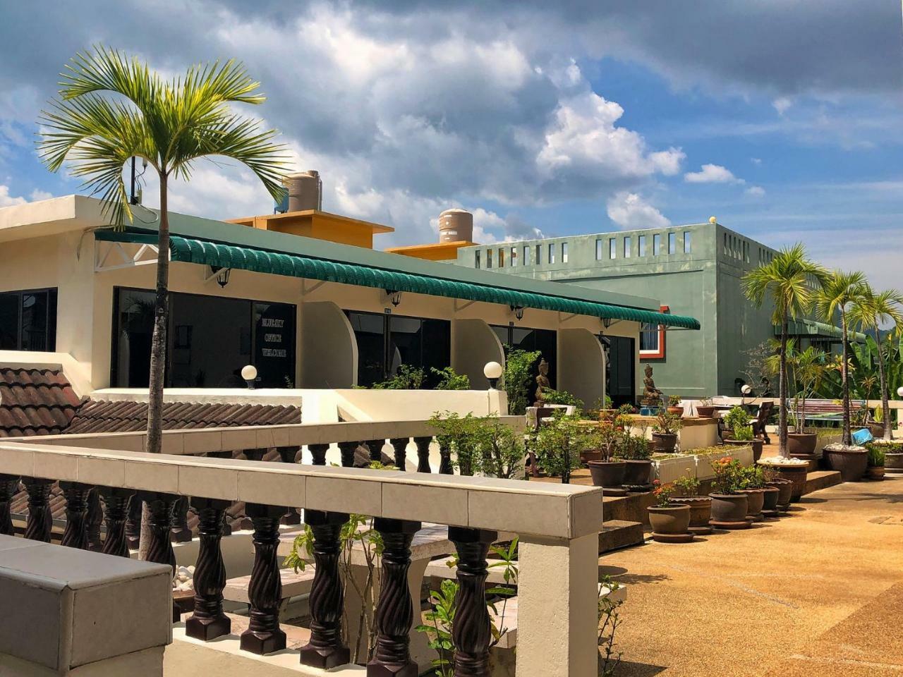 蓝天公寓式酒店 Patong 外观 照片